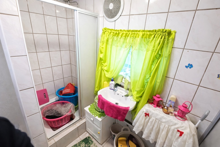 5 Bedroom Property for Sale in Bothasig Western Cape